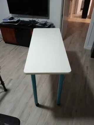 Mesa escritorio blanca con ruedas