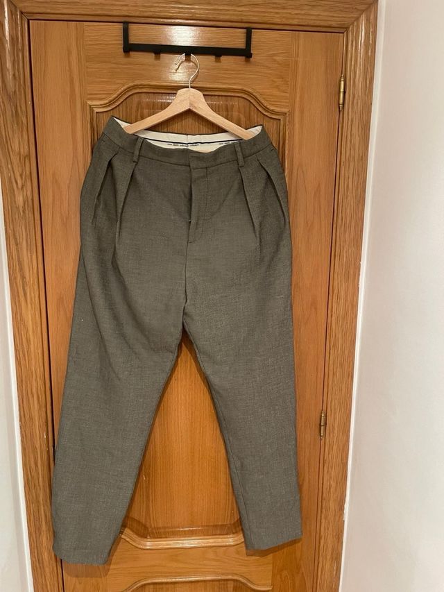 Pantalón Zara Talla 40 Gris medio con matiz topo