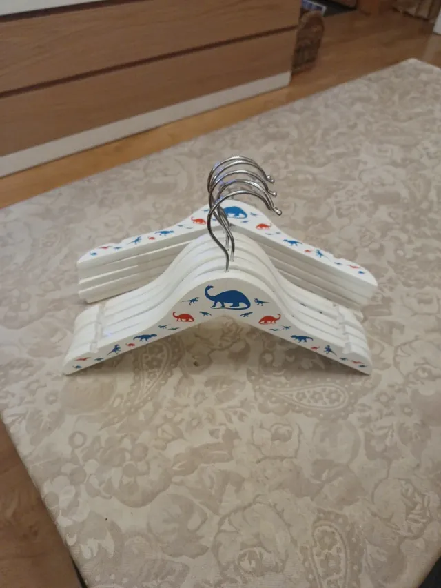 10 Perchas Madera Dinosaurios 35cm