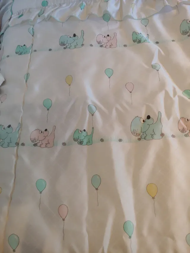 Cubre cuna con dibujos de animales y globos