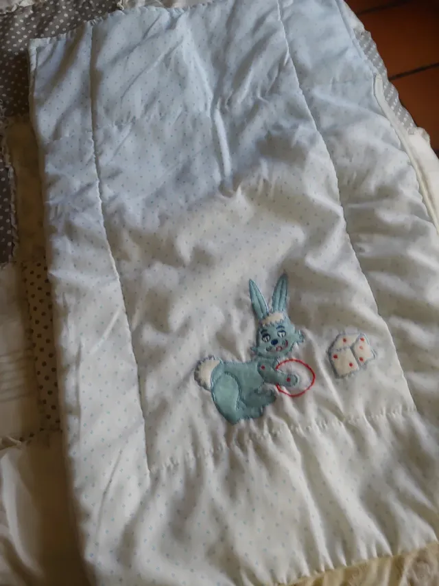 Cubre cuna con dibujos de animales y globos