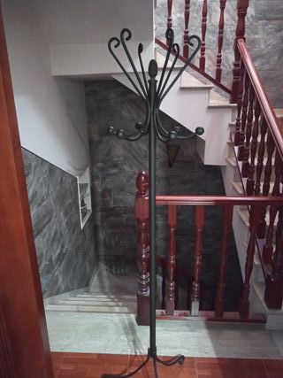 Se vende Cómoda, 2 espejos y perchero