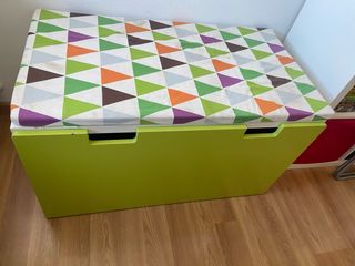 Baúl infantil Ikea verde y multicolor