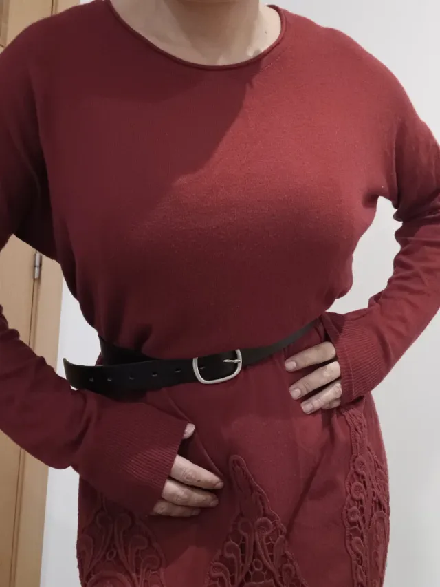 Vestido burdeos manga larga con encaje