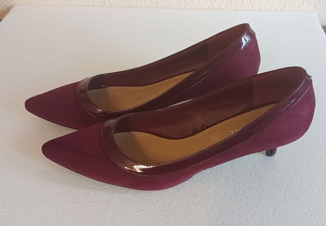 ZAPATOS DE SALON ROJOS DE TACÓN BAJO