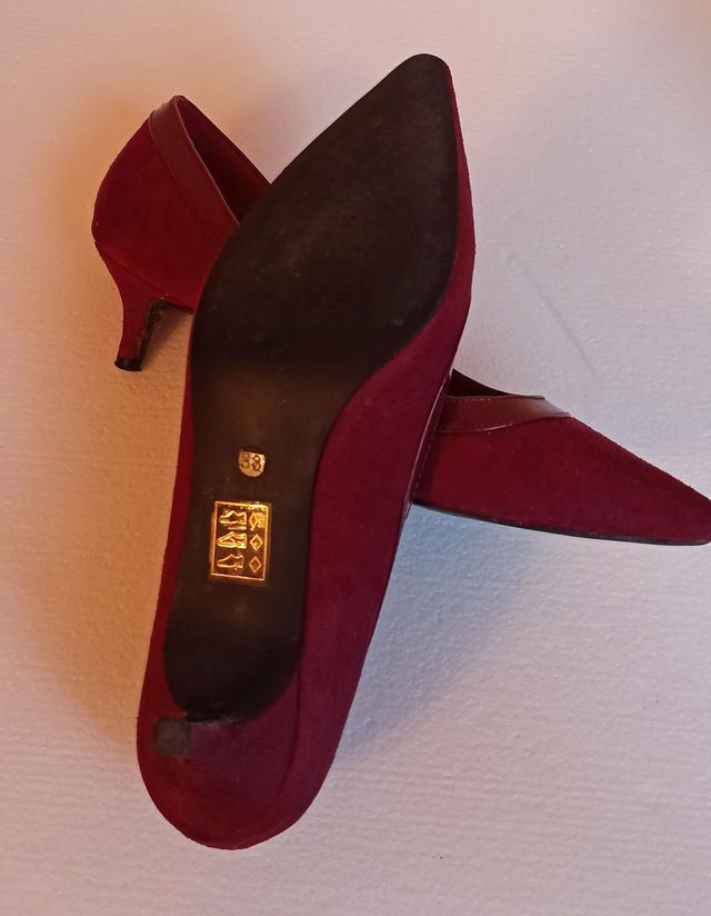 ZAPATOS DE SALON ROJOS DE TACÓN BAJO
