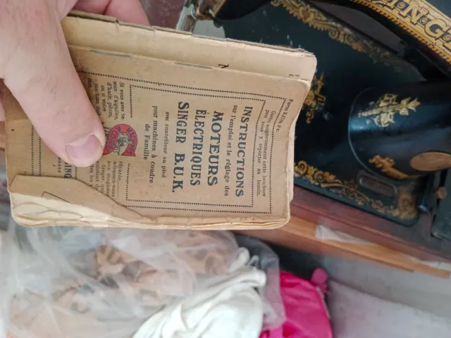 Máquina de coser Singer antigua