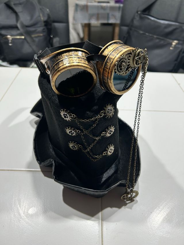 Sombrero Steampunk con Gafas Doradas