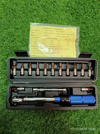 Llave dinamométrica 1/4 de 2-24 Nm con accesorios