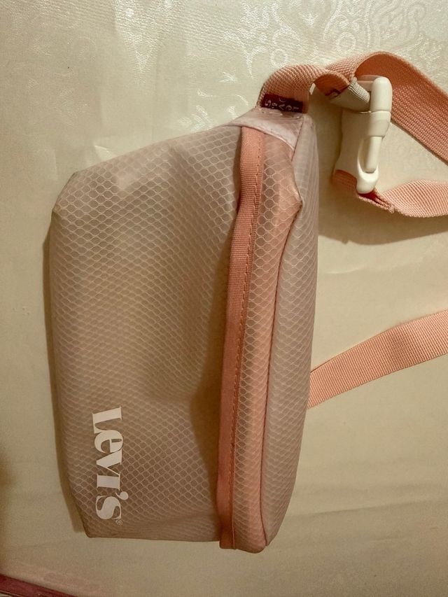 Riñonera Levi's Rosa Transparente