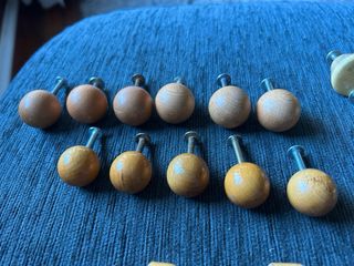 Lotes de pomos y tiradores de madera