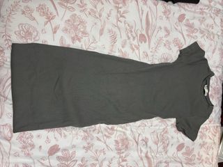 Vestido verde oliva manga corta