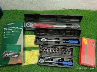 Juego de llaves dinamométricas y carracas con vaso