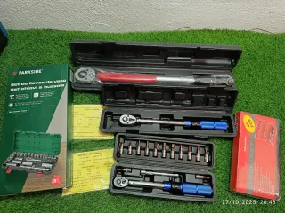 Juego de llaves dinamométricas y carracas con vaso