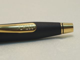 Cross Boligrafo Negro Caja Metálica Fondo Beige