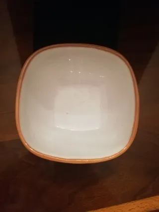 Ciotolina in ceramica beige e bianca