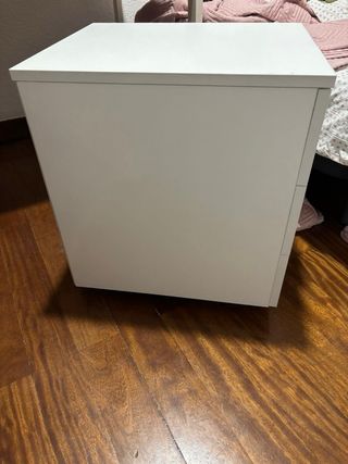 Cajonera blanca con llave