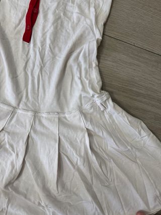 Vestito corto con gonna a pieghe