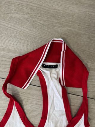 Vestito corto con gonna a pieghe