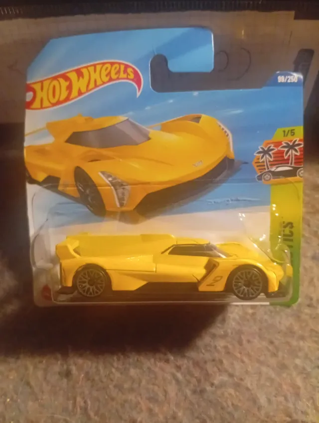 Coche Hot Wheels Amarillo