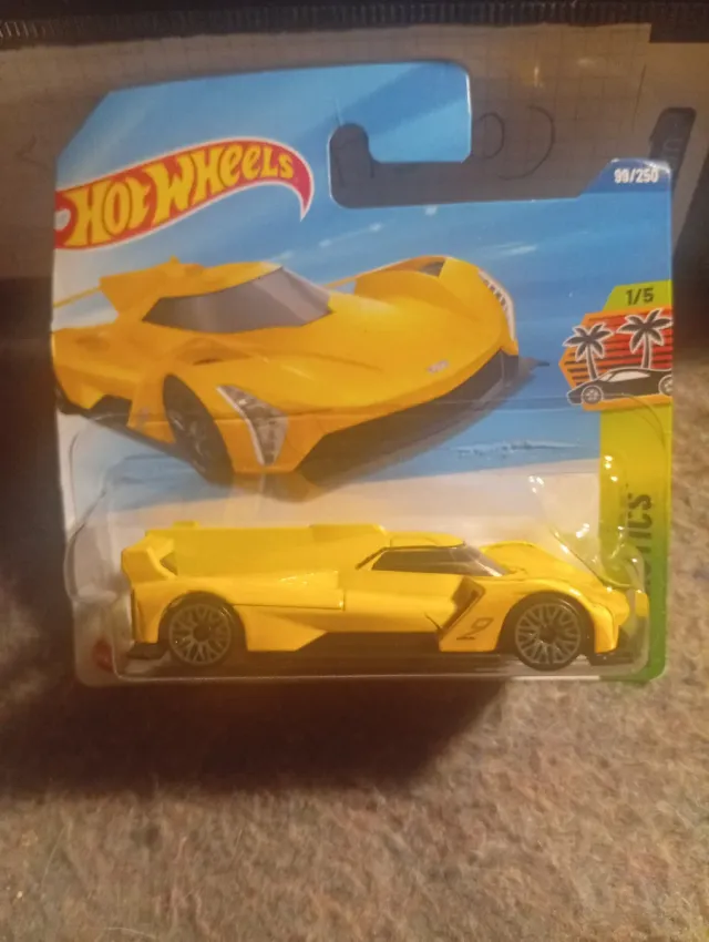 Coche Hot Wheels Amarillo
