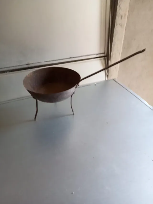 Sartén antigua de hierro fundido