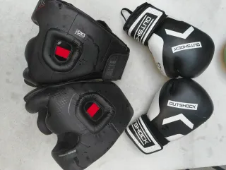Cascos y guantes de boxeo Outshock