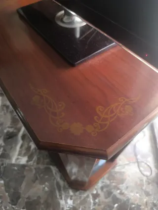 Mesa auxiliar madera marquetería.