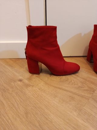 Botines tacón beige y rojos