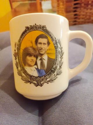 Lote 4 tazas y 2 jabones vintage Lady Di y Carlos