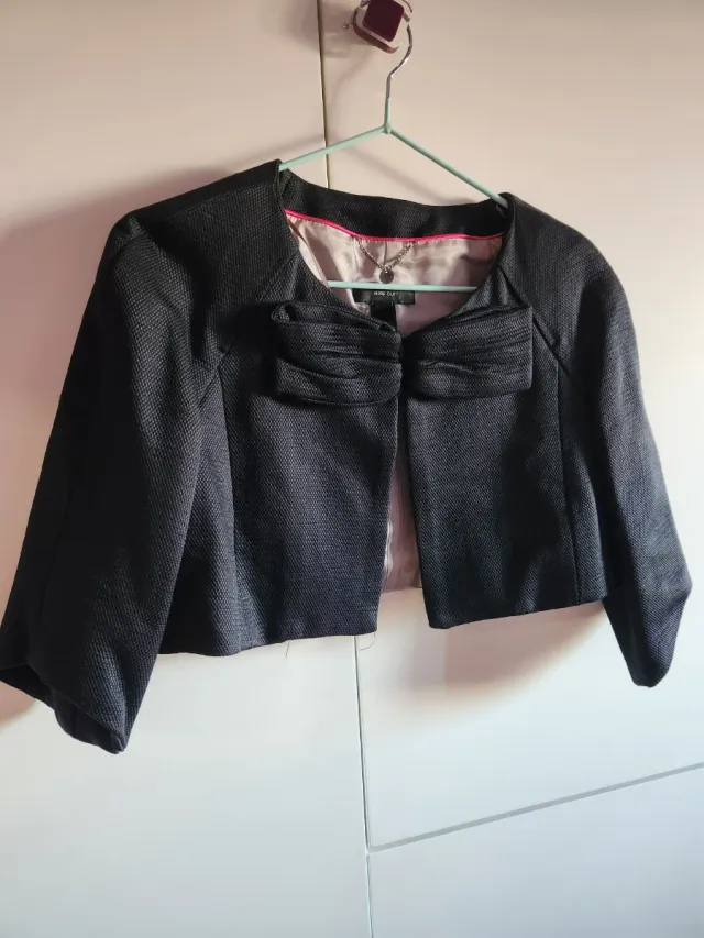 Chaqueta Bolero Negra fiesta con un lazo elegante