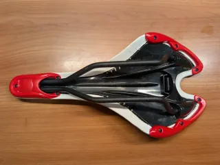 Sillín FIZIK blanco y rojo