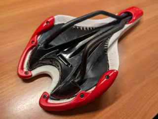 Sillín FIZIK blanco y rojo