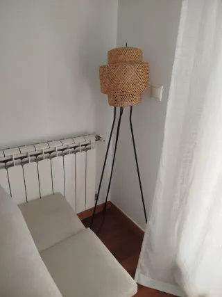 Lámpara de pie Sinnerling bambú Ikea