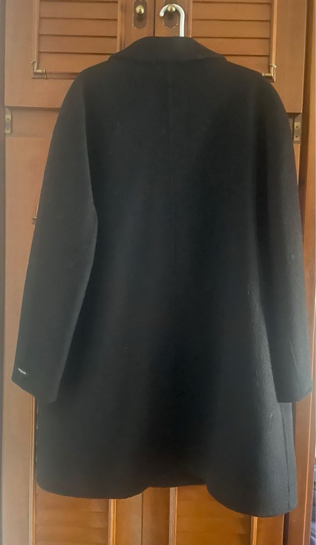 Abrigo negro doble botonadura