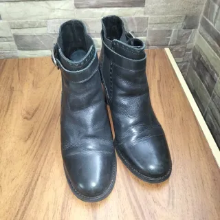 Botines de piel negros