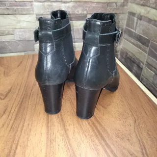 Botines de piel negros