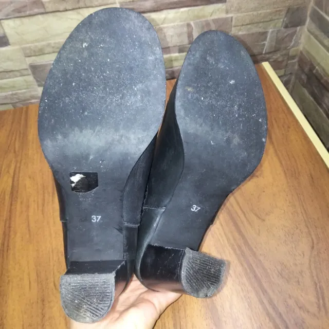 Botines de piel negros