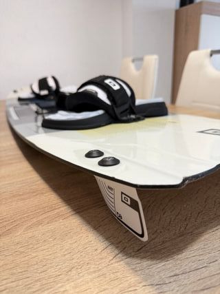 Tabla Kitesurf CORE FUSION 5 + Footsraps