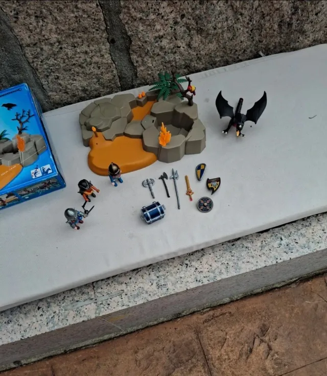 Playmobil Castillo Dragón y Figuras