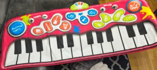 Piano de juguete musical interactivo