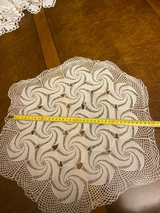 Tapete de ganchillo blanco