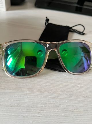 Occhiali da sole verdi e multicolore