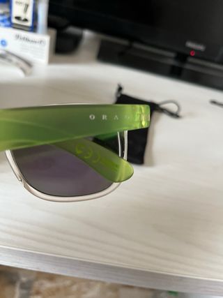 Occhiali da sole verdi e multicolore