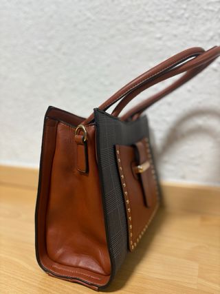 Bolso de mano con diseño de cuadros