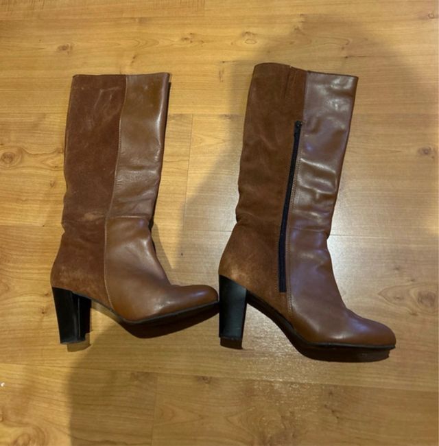 Botas de pele e camurça castanhas