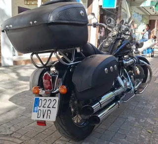 Harley-Davidson Negra con Alforjas