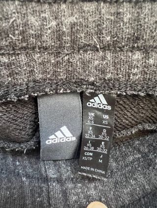 Pantalón chándal Adidas gris