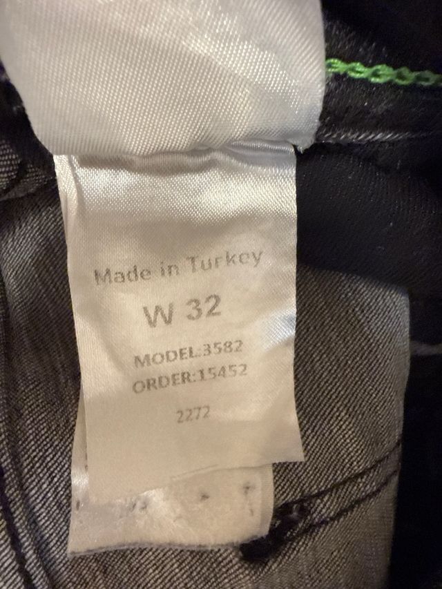 Vaqueros Black Island desgastados