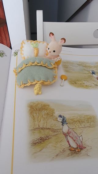 Coniglio Sylvanian Families con letto Fatto a Mano